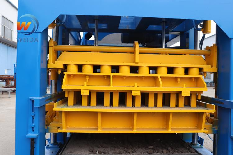 QTJ4-25型砌块成型机工作原理?